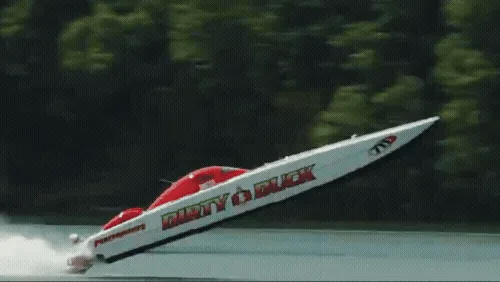 Lancha capota a mais de 300 km/h em evento nos EUA; assista ao vídeo