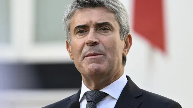 Carneiro acusa Montenegro de tentar branquear caos nos exames nacionais