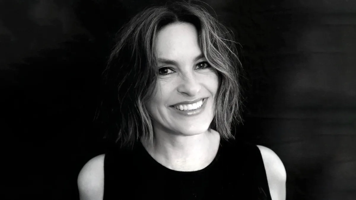 Emmys Host Mariska Hargitay Shares Scoop On Help From Colbert Writers And Why Stars Could Make Cameos With ‘SUV’ Toe Tags