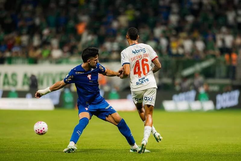 Vitória sobre o Bahia deixa Palmeiras a um ponto do líder Flamengo