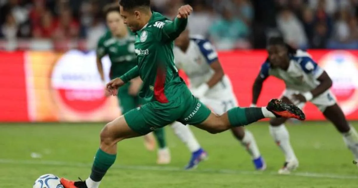 Vitor Roque destaca preparação do Palmeiras para superar a LDU