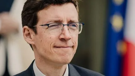 L'enfant handicapé qui a agressé une enseignante en Essonne va être accueilli dans un établissement spécialisé, promet le ministre de l'Education