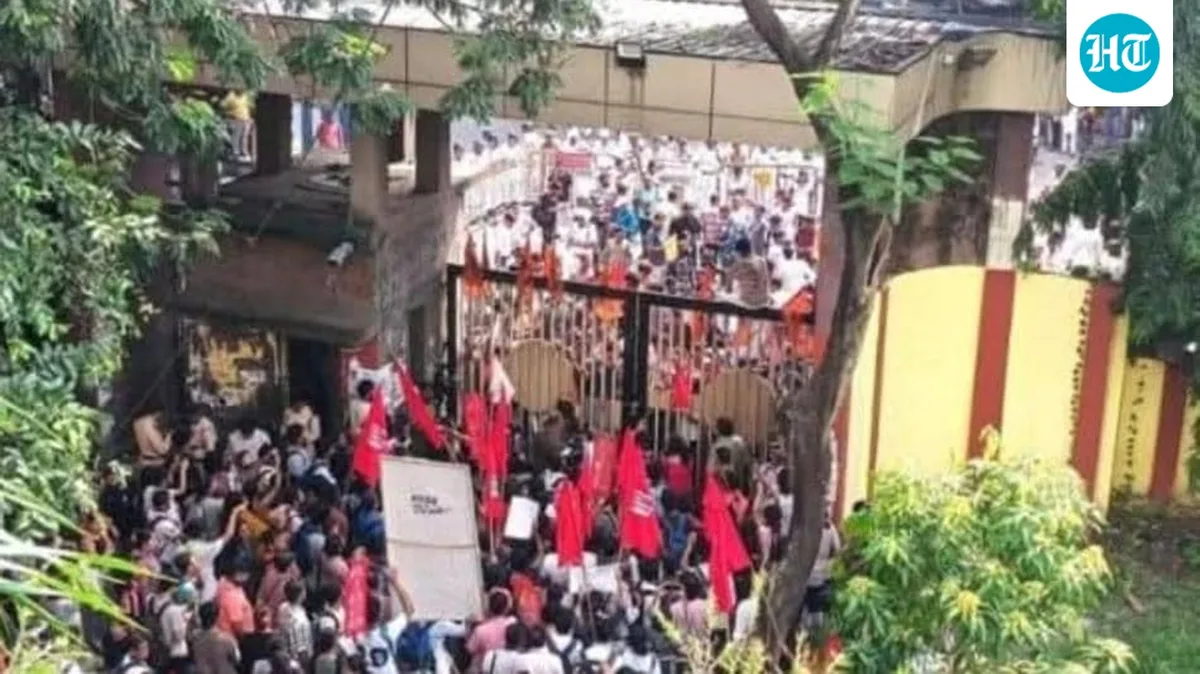 Bengal: ABVP, Left student wings clash at Jadavpur University; gate logo damaged
