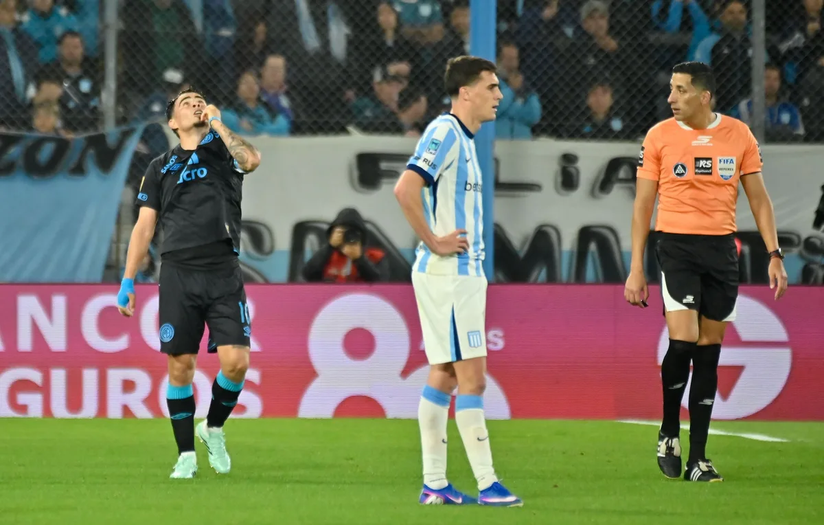 Racing hizo un lateral y... terminó en mano para el rival: dos golazos de Belgrano lo hundieron más