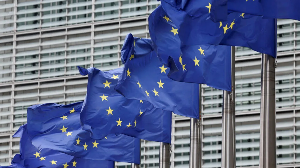 Ucrânia: quatro países da UE voltam a propor uso de ativos russos congelados na Europa