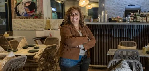 Gaza: Dill, Chili, Knoblauch – Mona Al-Ghalayini kocht in Kairo gegen den Krieg