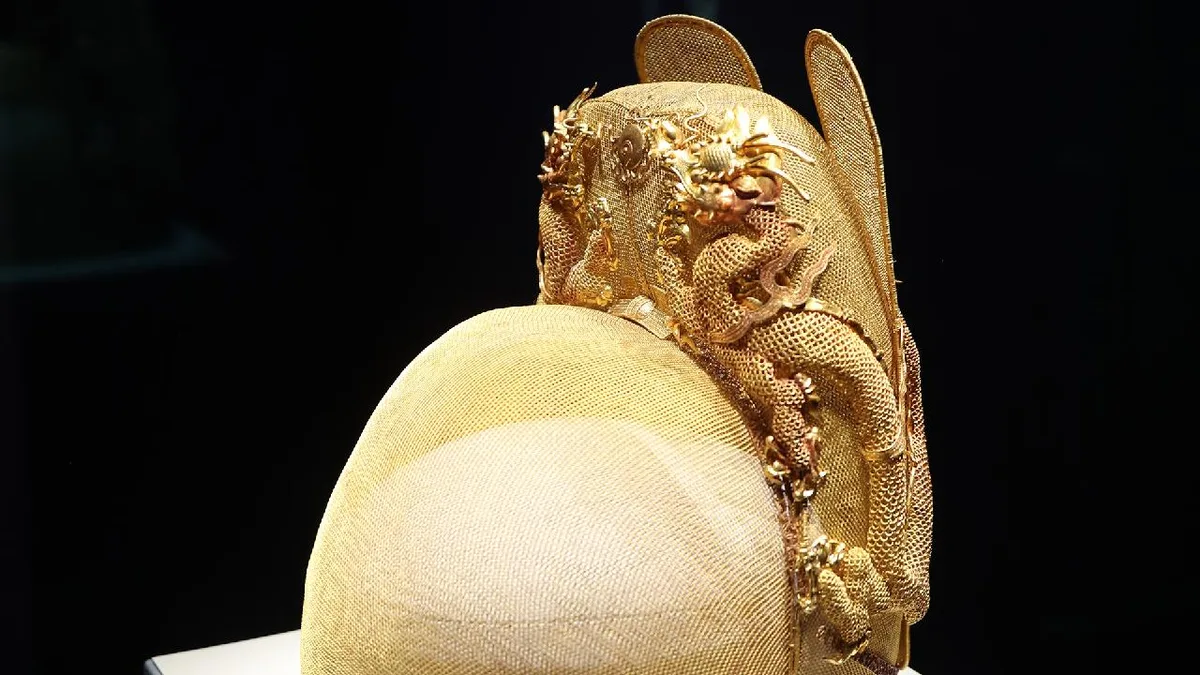 Ming-era gold crown showcases exquisite craftsmanship