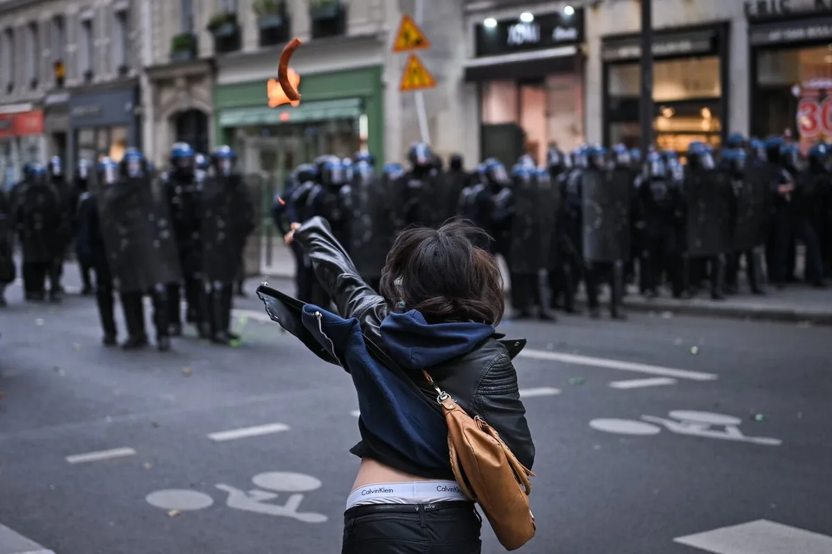 Motins em França podem provocar fuga de capitais e colapso dos bancos
