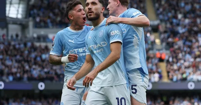 Manchester City assume liderança isolada da Premier League