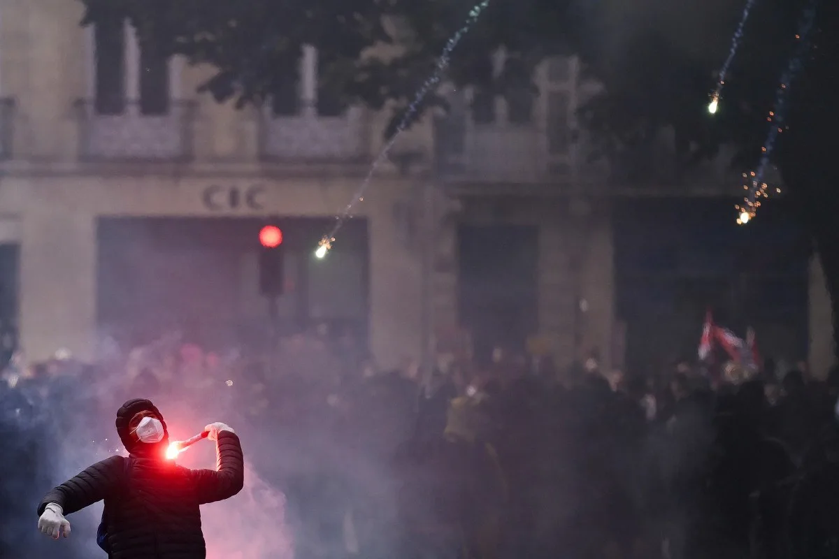 ‘Estamos sufocando’: entenda o que está por trás dos protestos na França