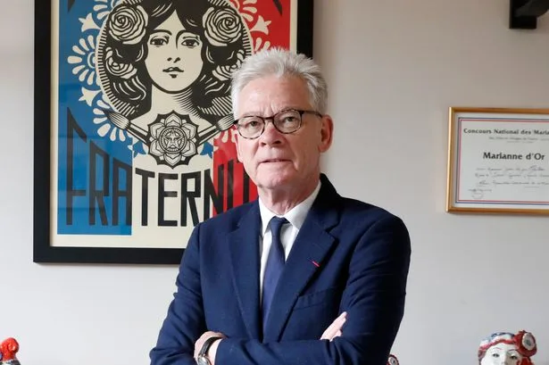 Mayor tells 32 stranded mountaineers to pay for their own helicopter rescue