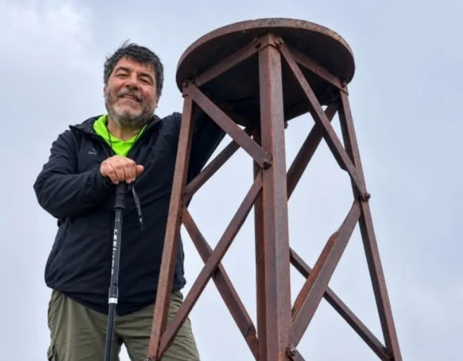 Un docente jubilado subió a la montaña, se perdió entre la niebla y es intensamente buscado desde el lunes