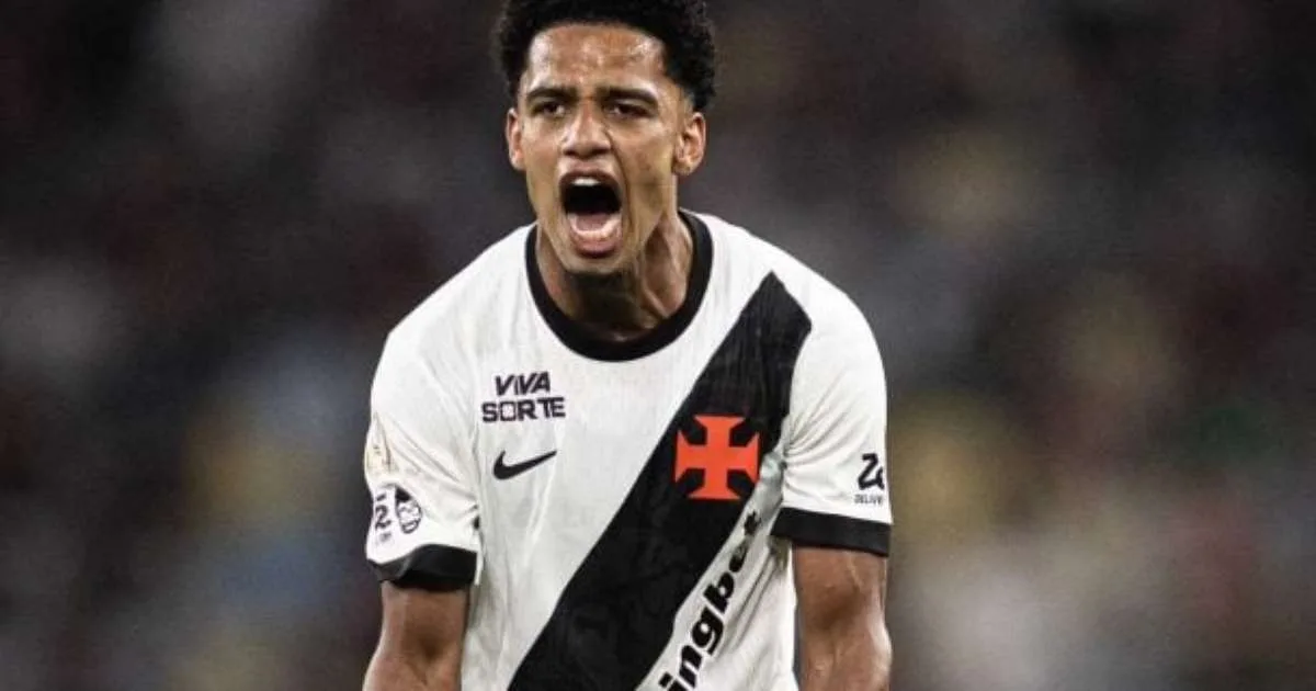 Vasco faz testes enquanto aguarda retorno de centroavante titular