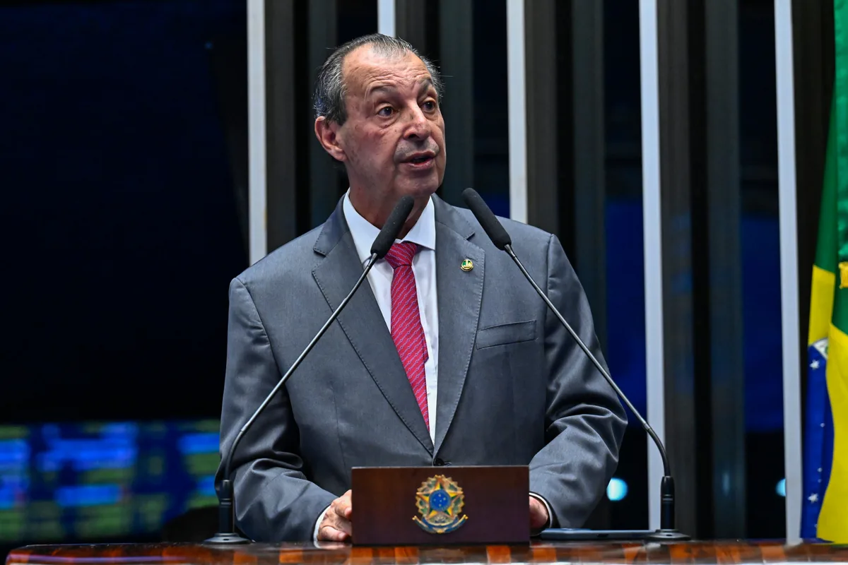 Omar Aziz prevê aprovação da PEC do fim da 6×1 nesta quarta