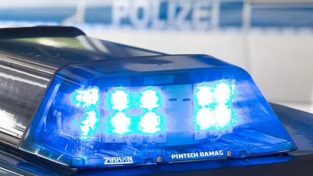 Unfälle: Rad löst sich auf A2 und schlägt gegen Windschutzscheibe