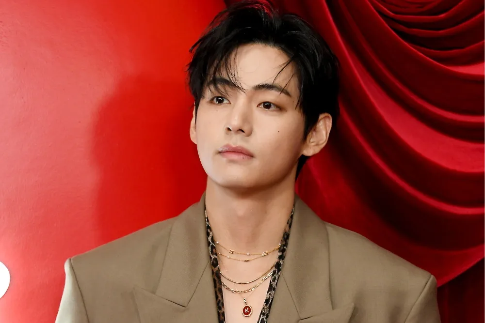 BTS’ V Reveals Right-Ear Hearing Loss Amid World Tour