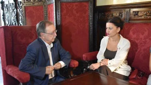 El Gobierno busca una salida para las 500 niñas migrantes que permanecen en Ceuta y prepara su traslado a la Península