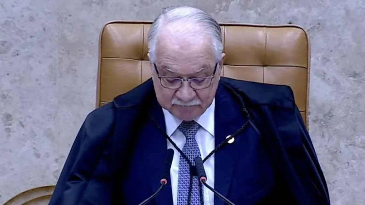 'A divergência é legítima, o confronto pessoal não', diz Fachin ao abrir sessão que decide futuro de Moraes