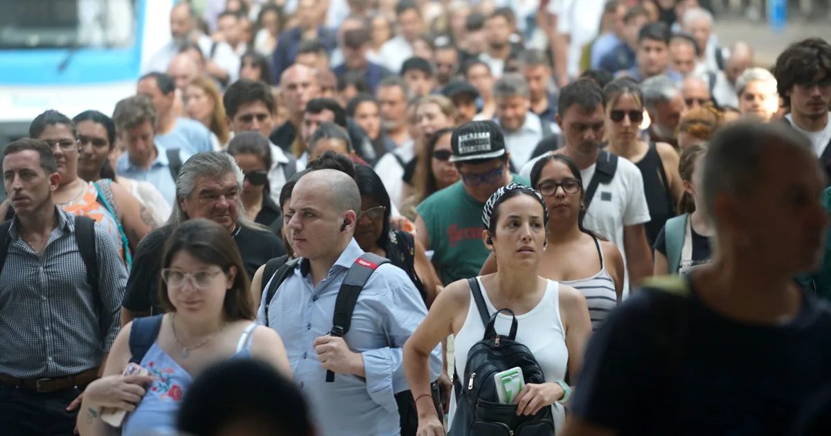 La carrera contra la inflación: cómo le fue al salario de cada gremio desde que comenzó la era Milei, según un informe oficial