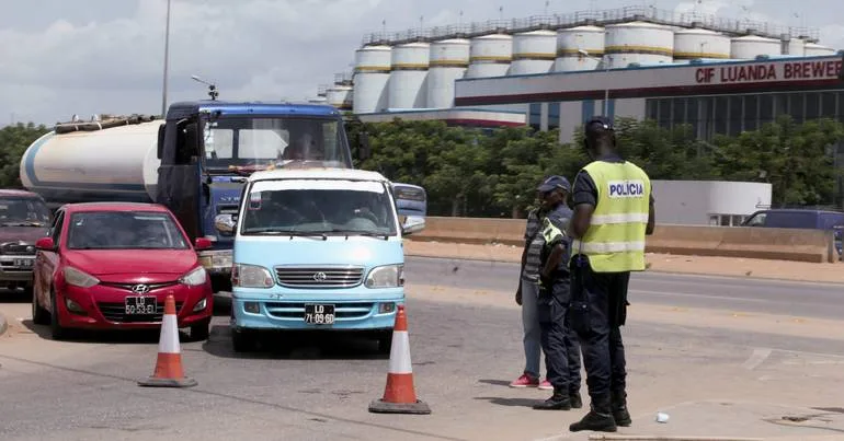 251 detidos por conduzirem sem carta em Angola
