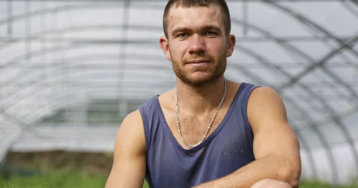 Rhône. Anthony, candidat à L’Amour est dans le pré : « Quand on est paysan, il y a toujours le cliché du mec avec les mains sales »