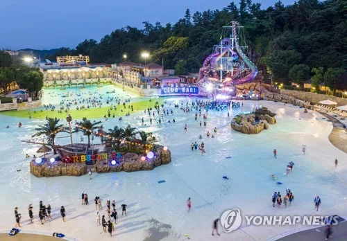 캐리비안 베이 女탈의실 불법촬영 20대, 이틀뒤 파도풀서 추행
