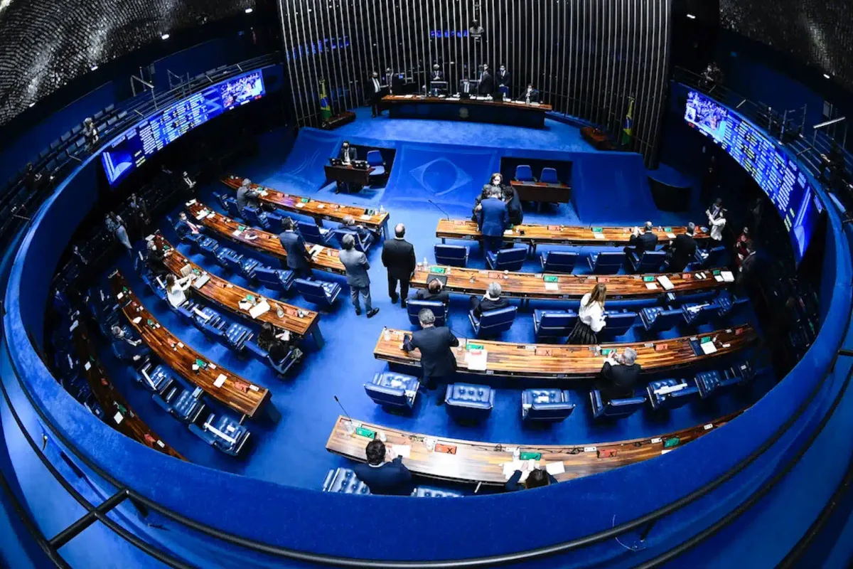 Senadores de direita se aproveitam de crise no STF para tentar adiar votação do fim da escala 6×1