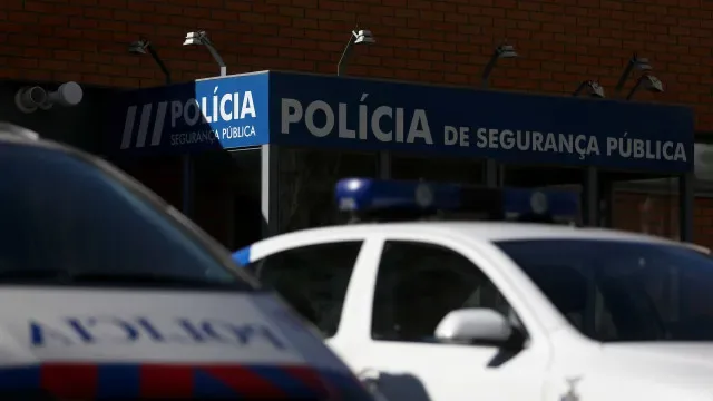 Homem que agrediu e sequestrou mãe e avó detido para cumprir pena