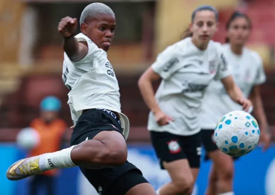 Elenco feminino se reúne com presidente do Corinthians e cobra atrasados