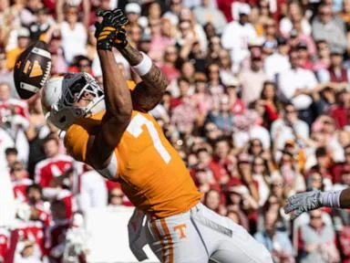 No. 14 Tennessee hands No. 6 Alabama second straight loss, 26-10