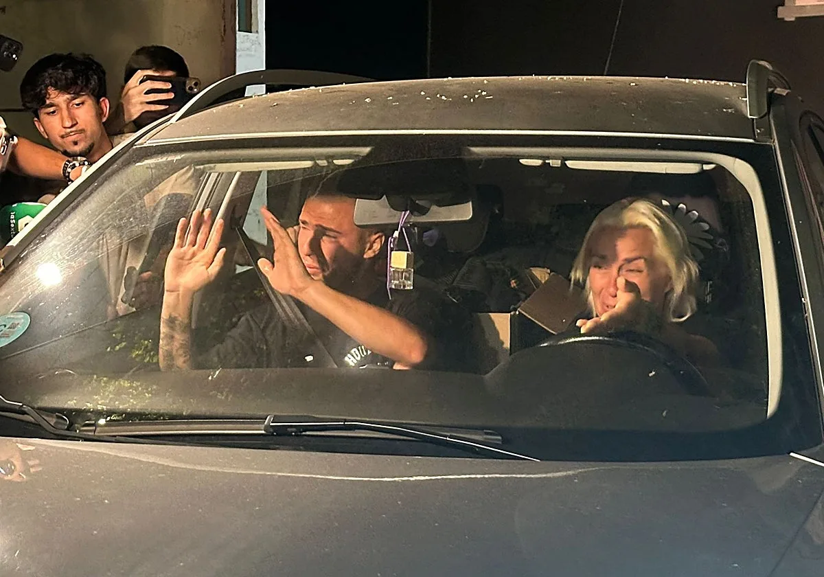 Pablo García y su familia abandonan entre lágrimas la ciudad deportiva del Betis tras oficializarse su traspaso al Racing