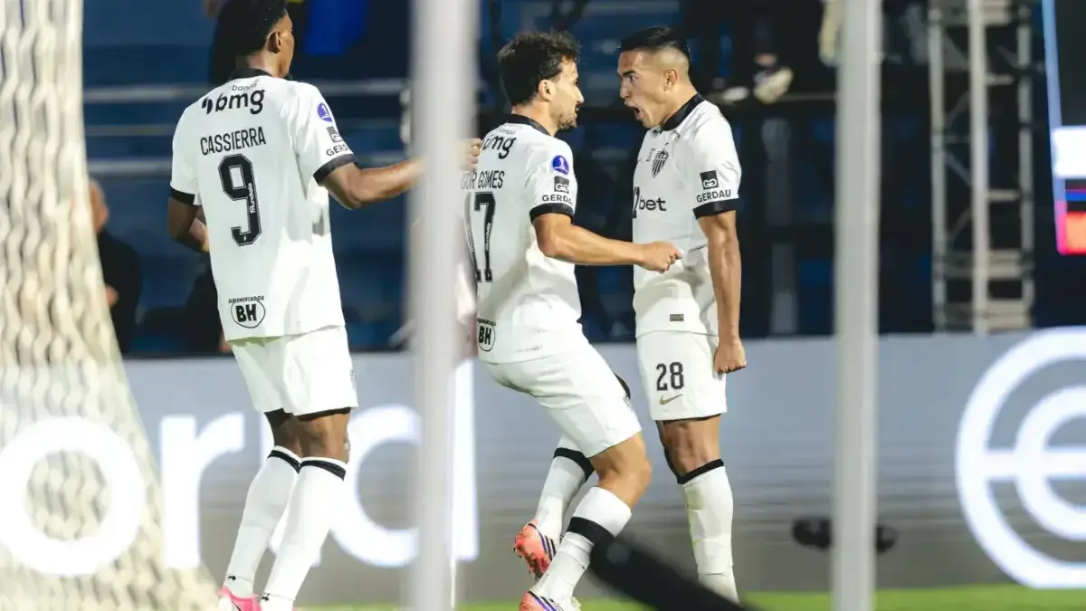 Atlético-MG vence Bragantino e larga na frente nas oitavas da Sul-Americana