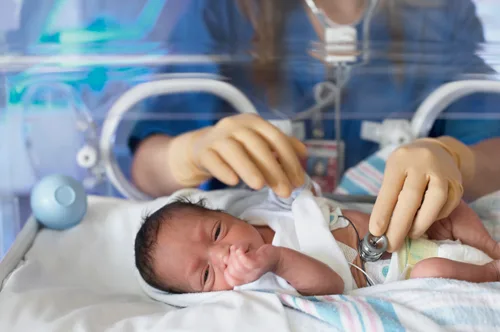 El nuevo dilema ante los prematuros extremos: salvarlos ya no es solo cuestión de que nazcan con 22 semanas
