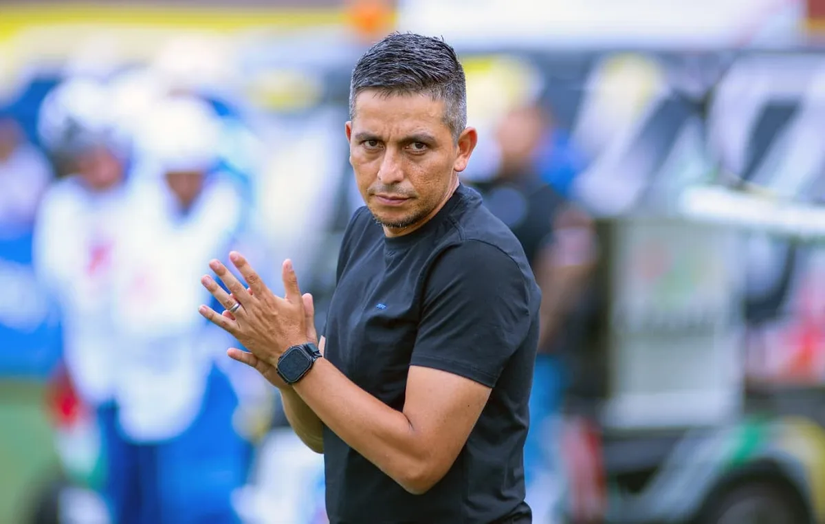 El DT de Deportes Tolima catalogó a sus críticos como “las viudas de Lucas” tras el empate sin goles contra Atlético Bucaramanga