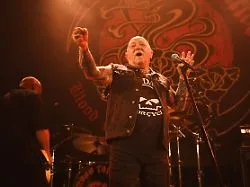 Seit Wochen im Krankenhaus: Rose Tattoo-Sänger Angry Anderson erlitt Herzstillstand