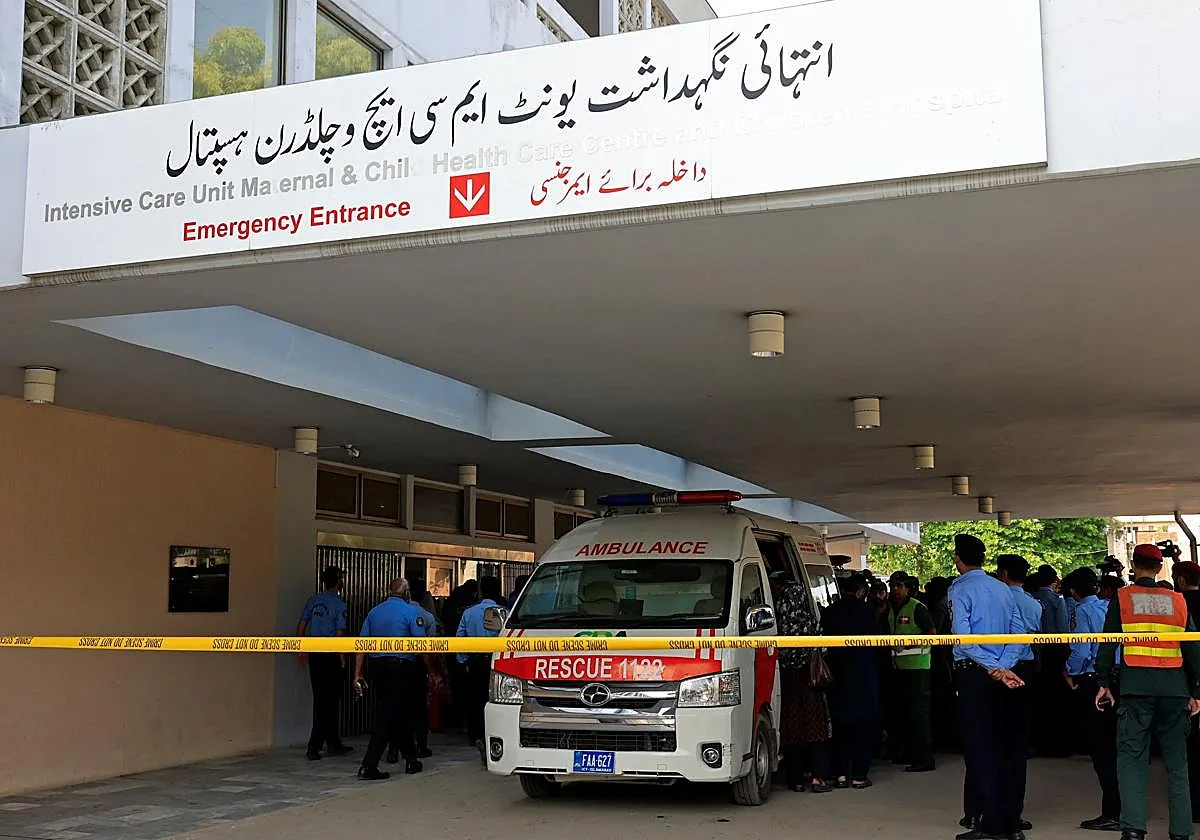 Mueren al menos 14 niños en un incendio en un hospital de Islamabad (Pakistán)