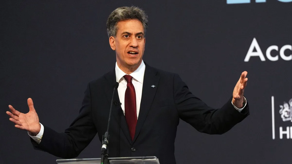 Miliband summons top Israeli diplomat over 'unacceptable and destructive' settlement project