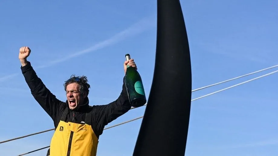DIRECT VIDÉO - Bateaux, feu d'artifice : suivez l'"immense fête de la mer" en hommage à Charlie Dalin à Concarneau
