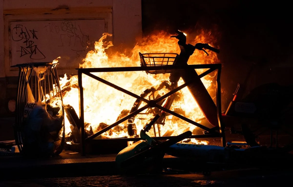Violences urbaines : Slogans antipoliciers, vitrines brisées… Paris fait encore face à des pillages