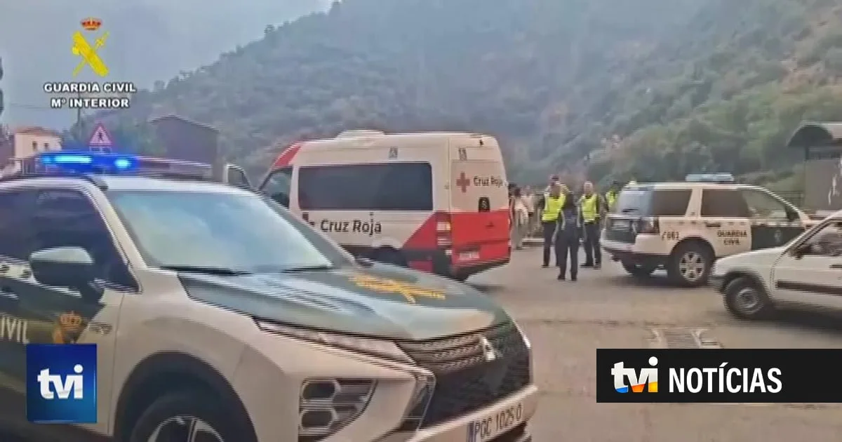 Fogo a 30 km da fronteira portuguesa já obrigou cerca de 700 pessoas a abandonar aldeias