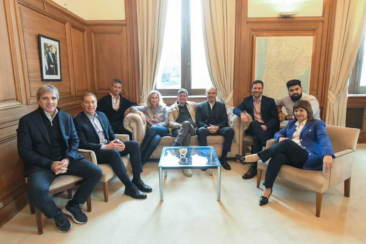 La Mesa Política apura acuerdos mientras la vocería se desgasta y Milei pasa al frente