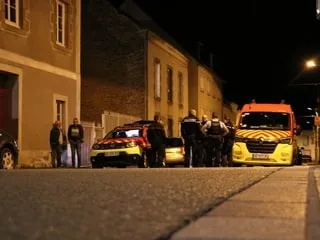 Un gendarme tire sur un homme retranché et le blesse mortellement dans cette ville de l’Ouest : où en est l’enquête ?