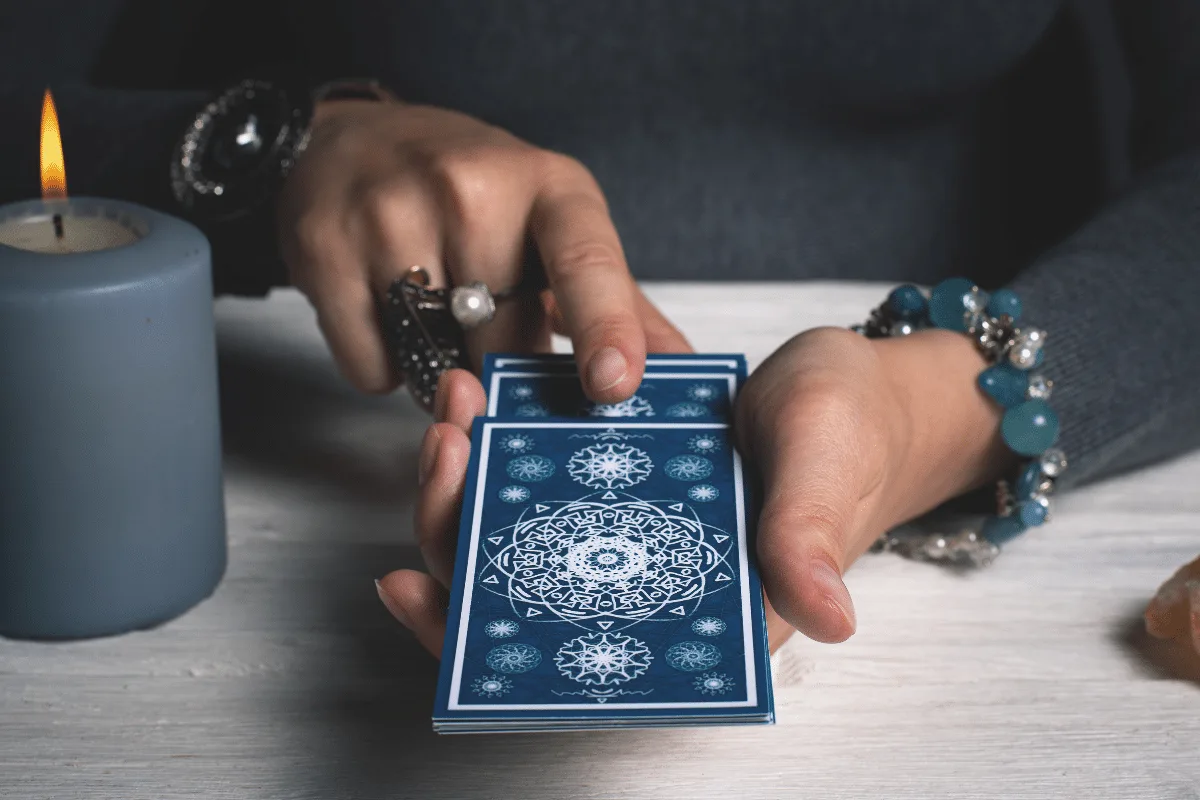 Tarot do dia: previsão para os 12 signos em 15/09/2026