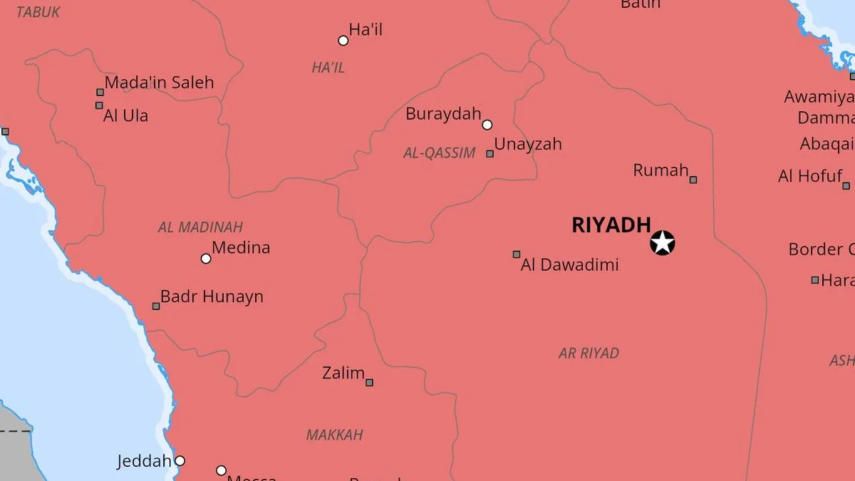 Smart Traveller warns Australians to avoid Saudi Arabia after deadly airport missile attacks