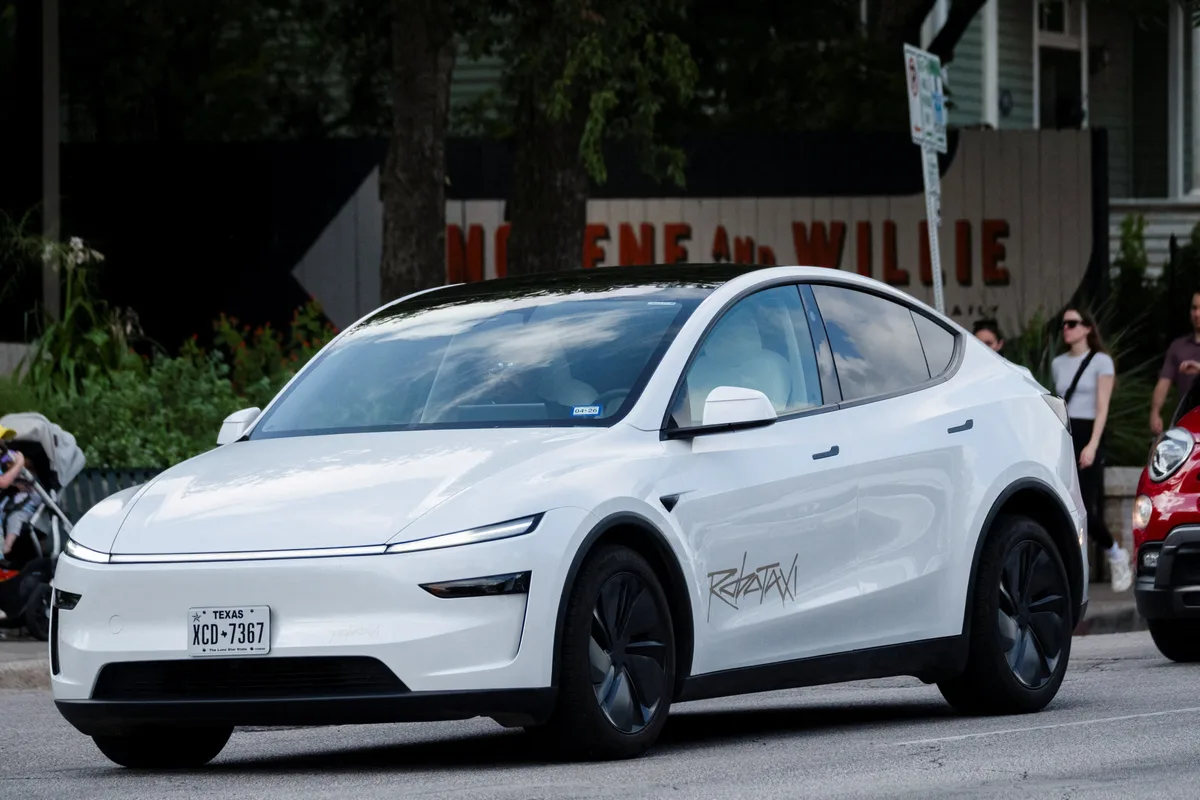 Robotaxis de Tesla sin control humano que los supervise aumentan silenciosamente