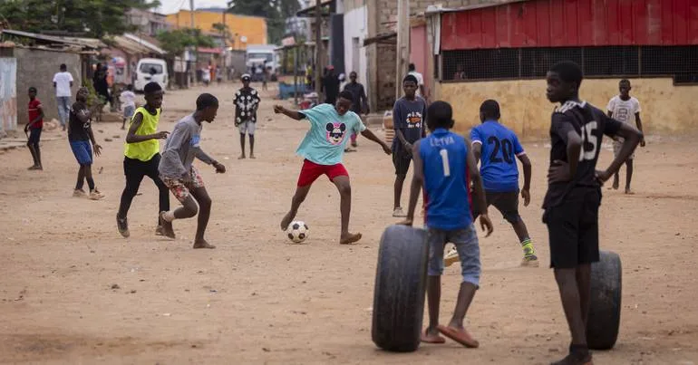 Angola permite matrículas de crianças sem registo
