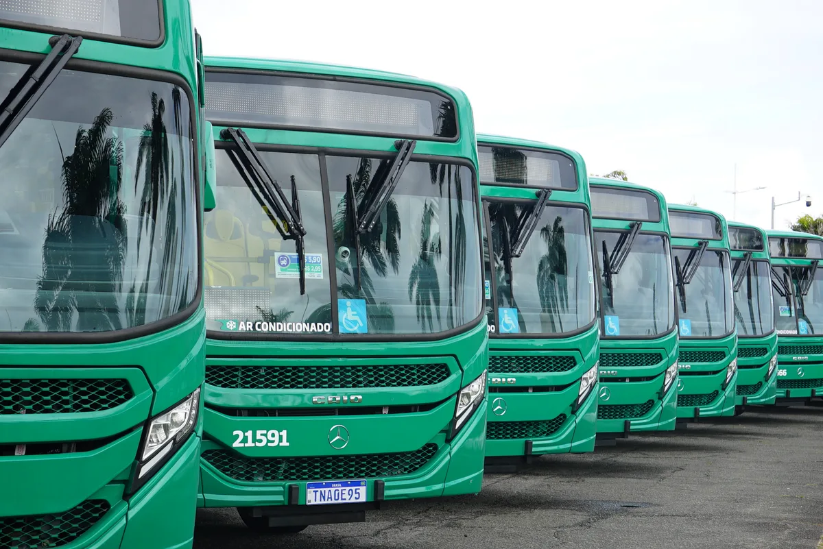 Rodoviários de Salvador fazem assembleia para discutir fim do pagamento em dinheiro nos ônibus
