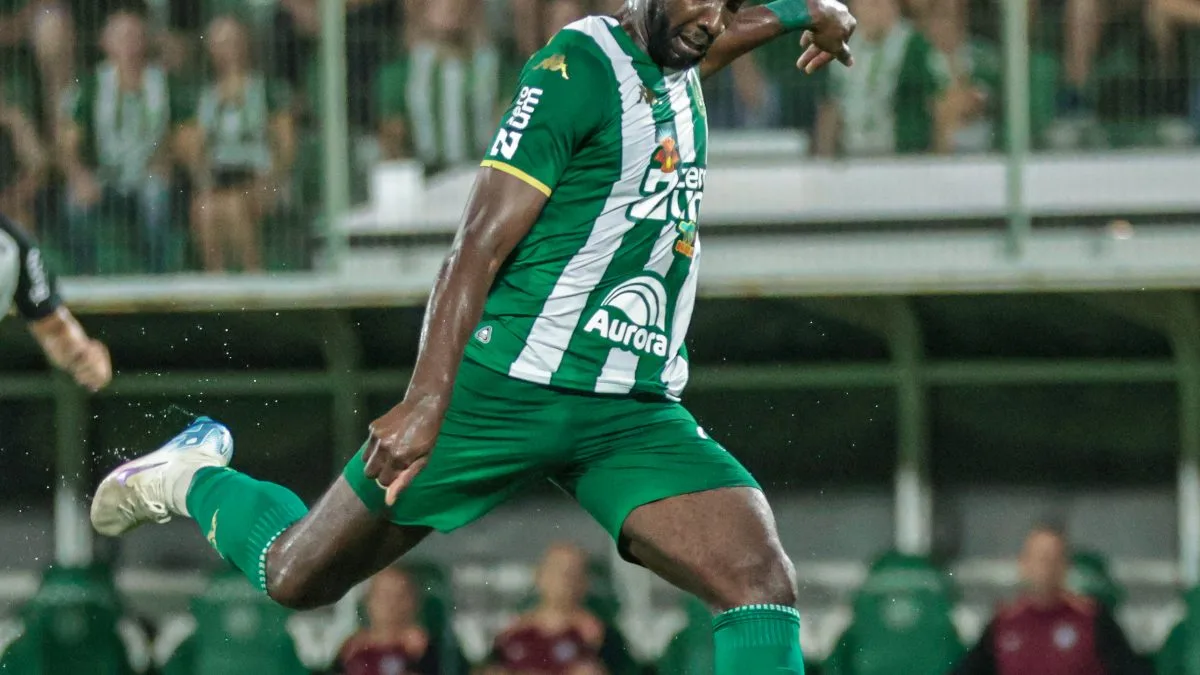 Chapecoense sofre goleada para o Athletico-PR na Arena Condá e só pode chegar aos 45 pontos na Série A
