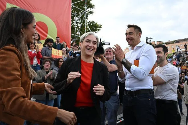 Colau, sobre Podemos: "Si alguien no se quiere sentar a una mesa, no se le puede obligar"