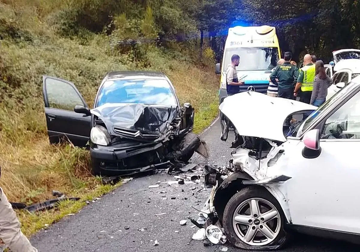 Cinco heridos al chocar dos vehículos de frente en una carretera de Monterroso (Lugo)